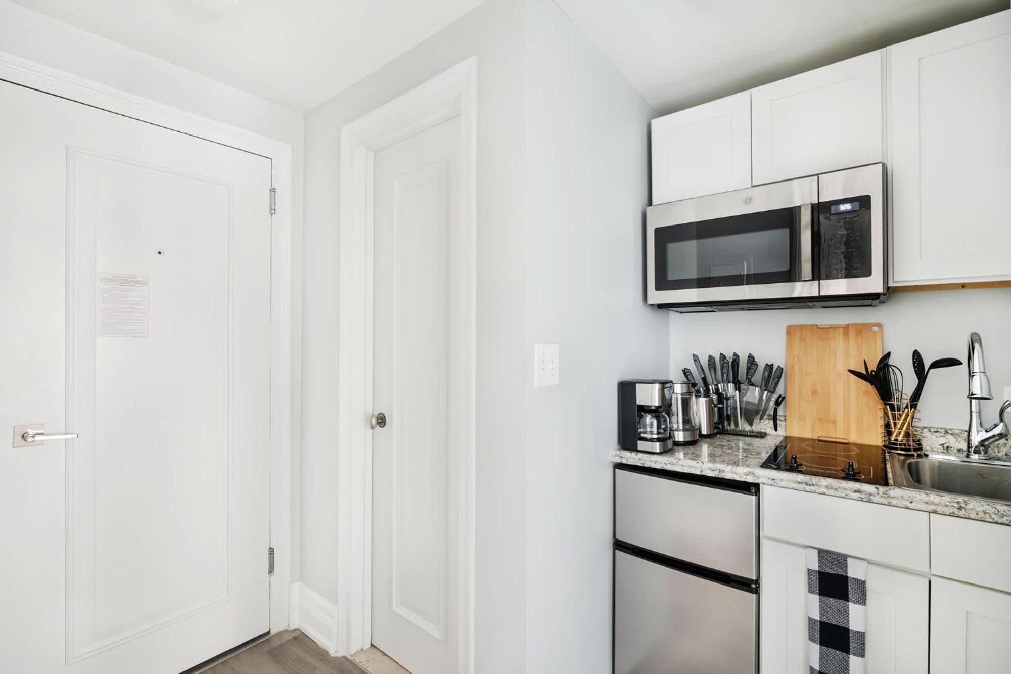73-801 New 1br 1bth Uws Doorman Gym Apartment
